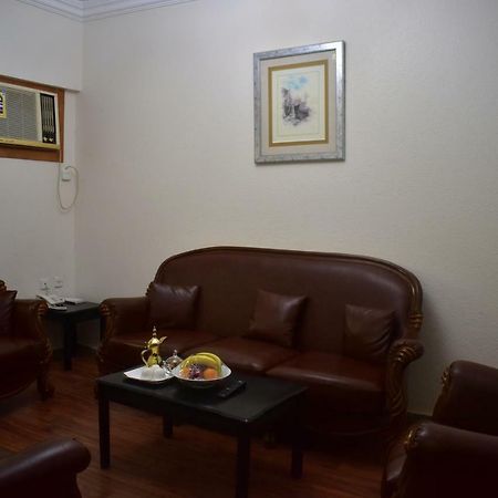 Genac Hotel Янбу Екстериор снимка
