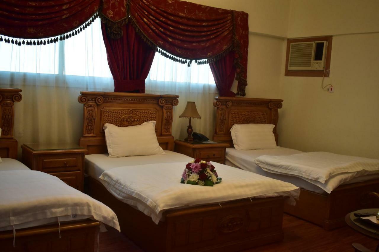Genac Hotel Янбу Екстериор снимка