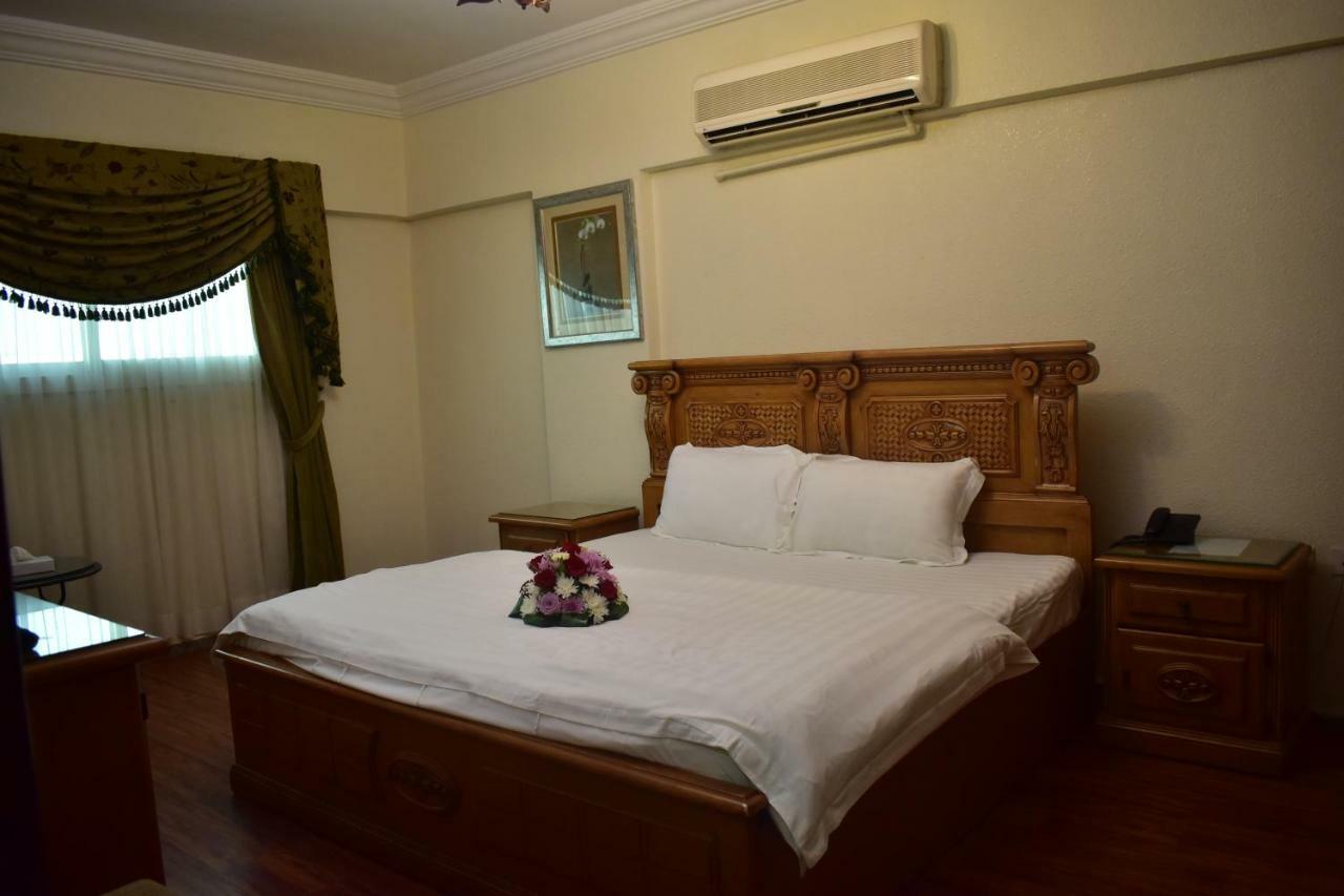 Genac Hotel Янбу Екстериор снимка