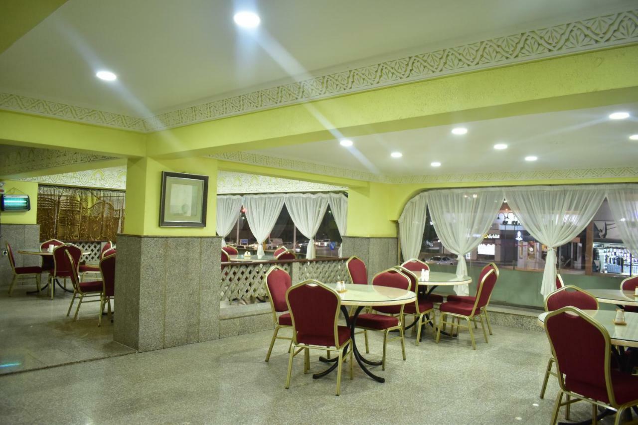 Genac Hotel Янбу Екстериор снимка